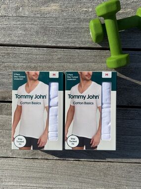 Tommy John Stay-Tucked Undershirt Bundle 2x 2-Pack White V-Neck Size Medium NIB